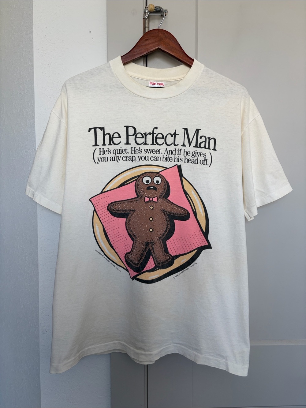 VINTAGE SINGLE STITCH THE PERFECT MAN GINGERBREAD GRAPHIC TSHIRT CRÈME MEN LARGe